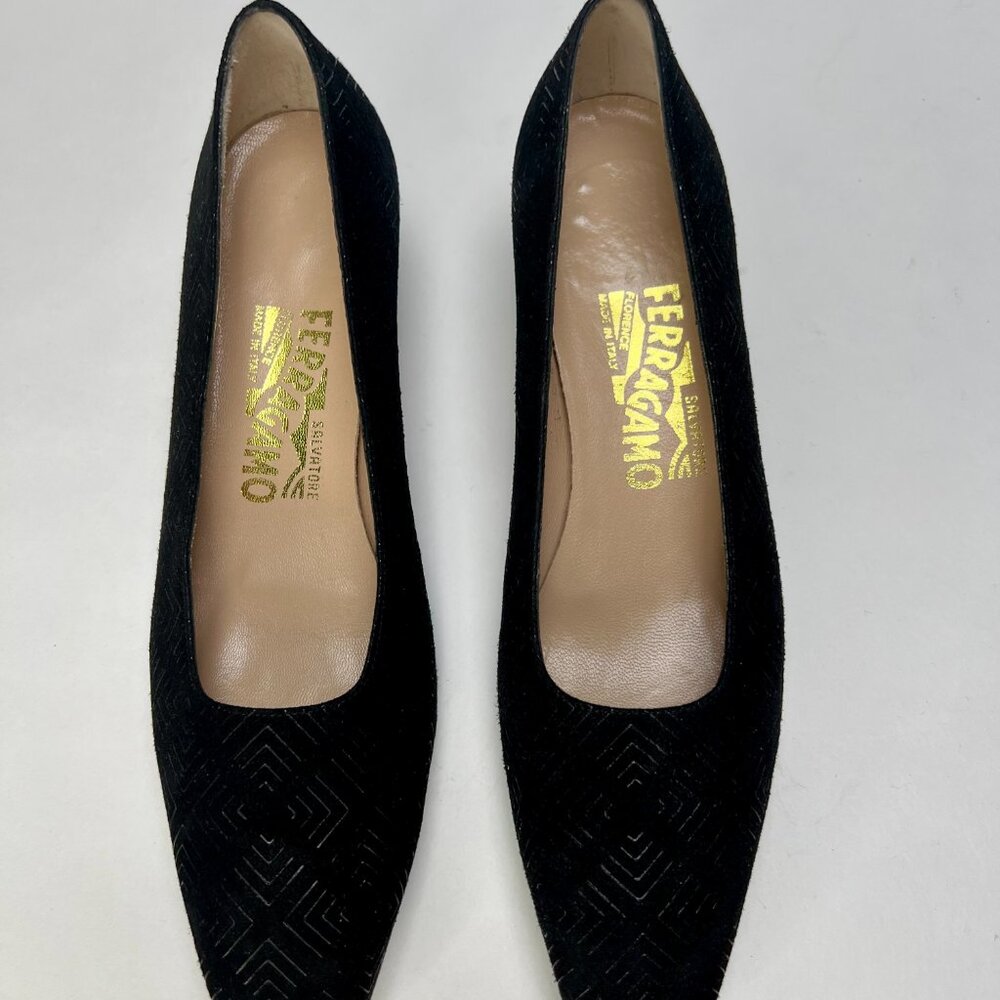 SZ 8 AAA - Salvatore Ferragamo Black Suede Pumps -- Like New